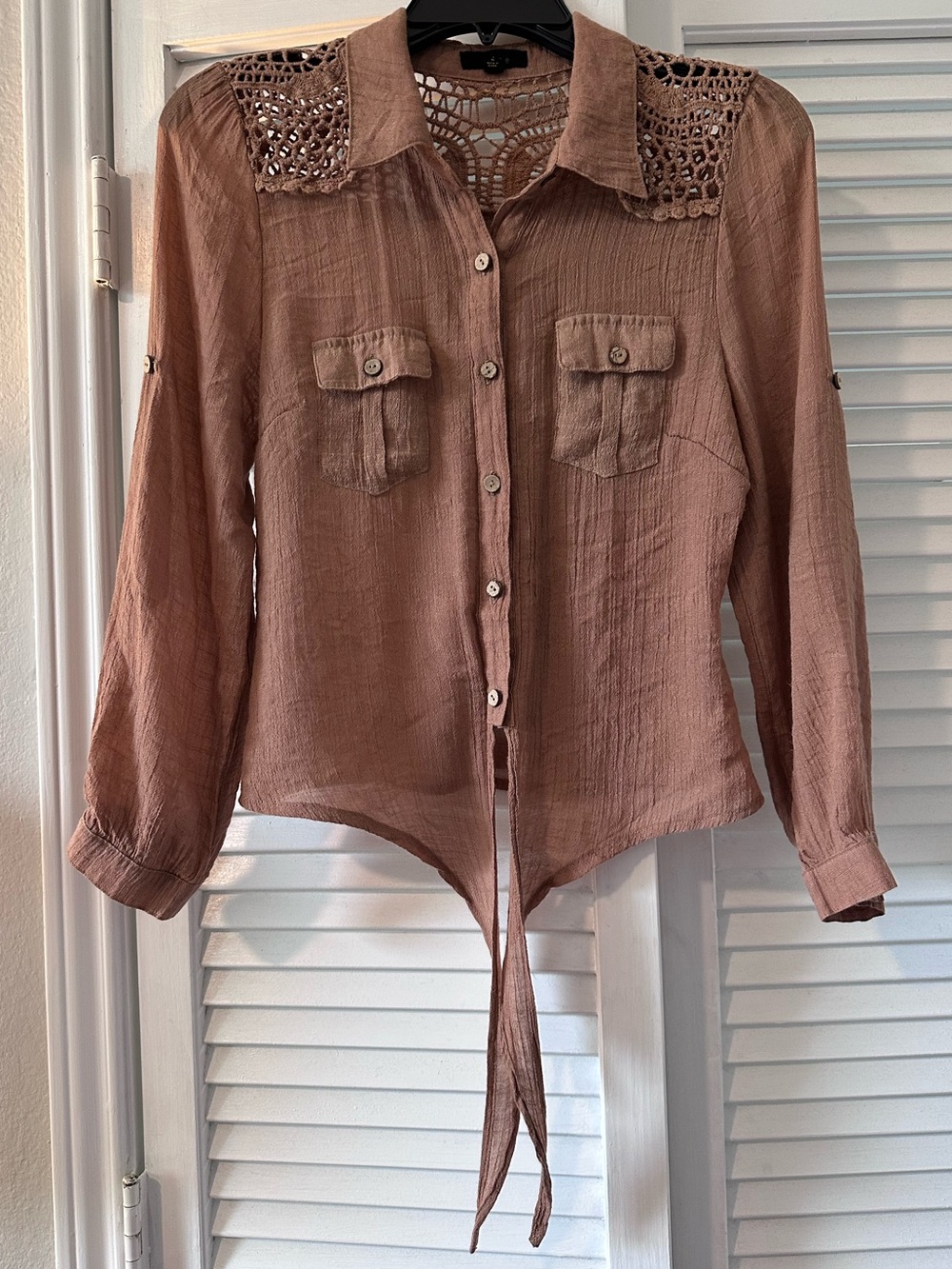 Edge Size Large Tan Top Tie Front Button Tab Sleeves with Lace Detail